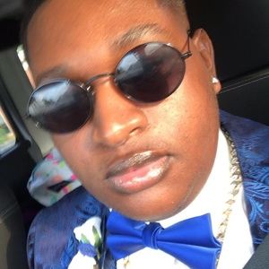 Meet your Posher, Hollis